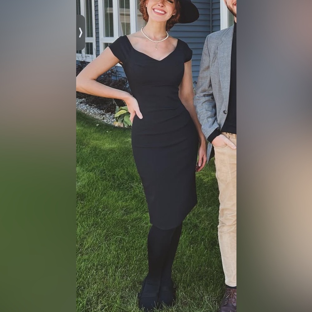 Vintage Classic and Timeless Black Wiggle Dress - Breakfast at Tiffany’s 💎